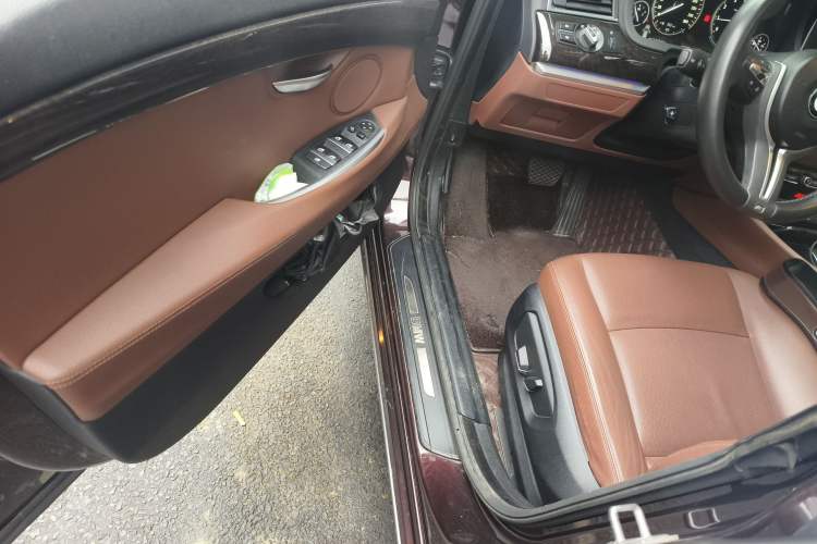 Used BMW 5 Series GT 2015 528i Leading Model
