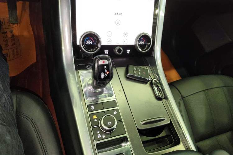 Used Land Rover Range Sport 2021 3.0 L6 SE Gear Lever