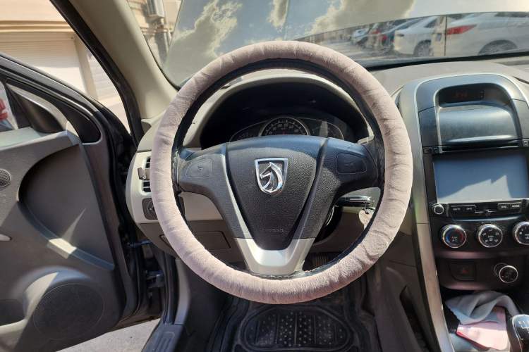 Used Baojun 630 2011 1.5L manual Comfort trim level