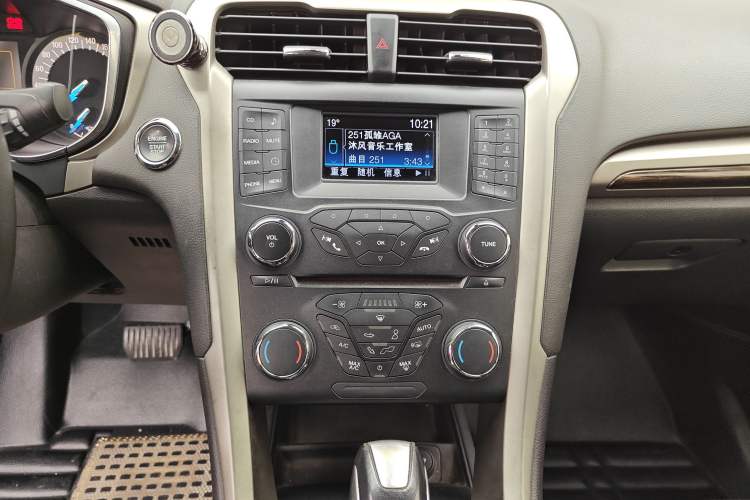 Used Ford Mondeo 2013 2.0L GTDi 200 Fashion Edition Audio And AC Panel