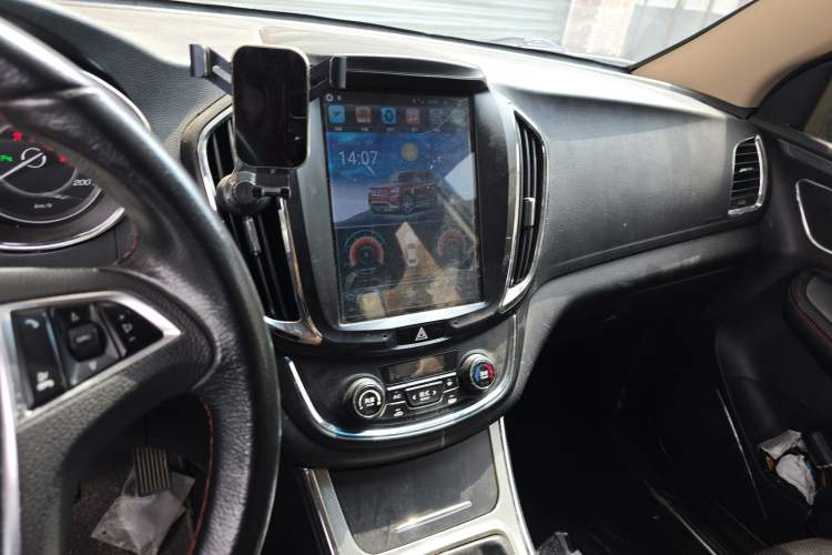 Used Baojun 560 2015 1.8L manual luxury version
