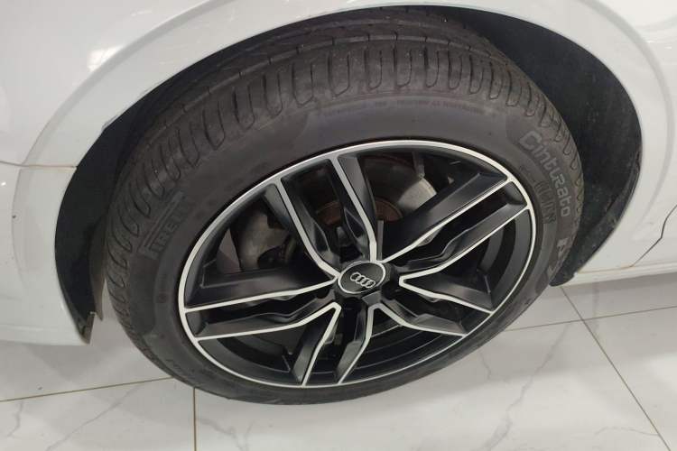 Used Audi A3 2018 30th Anniversary Edition Limousine 35 TFSI Ambition Model Left Front Wheel Hub