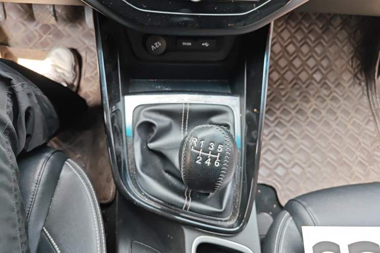 Used Baojun 530 2021 Global Car Anniversary Edition 1.5T Manual Luxury Model 5 Seats Gear Lever