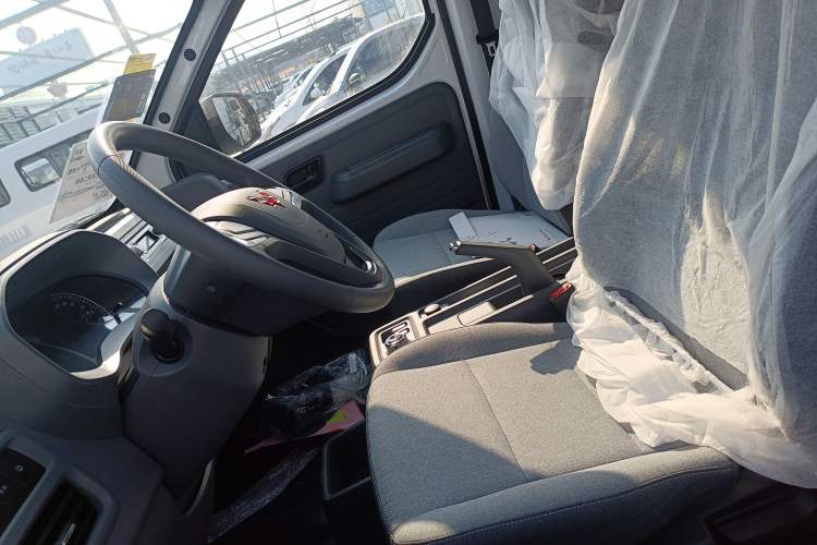 Used Wuling Yangguang 2025 Model 400km Bus Edition—Comfort Edition
