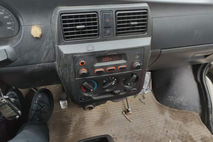 Used Wuling Rongguang 2011 1.2L Base Version Audio And AC Panel