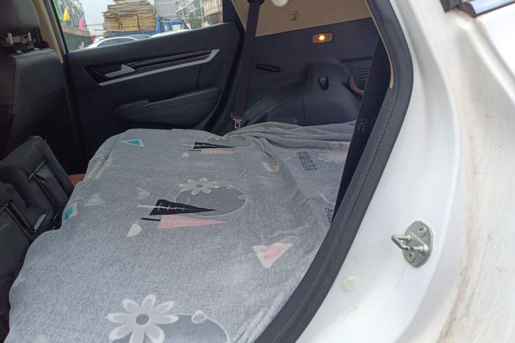 Used Dongfeng Aeolus AX7 2015 2.0L Manual Zhiyi Trim