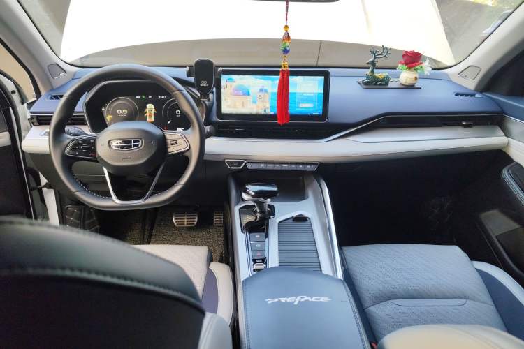 Used Geely Auto Preface 2021 2.0TD Designer's Recommended Edition Center Console