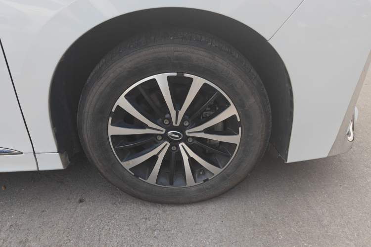 Used GAC Trumpchi M8 2021 Revised Version Lingxiu Series 390T Luxury Edition Right Front Wheel Hub