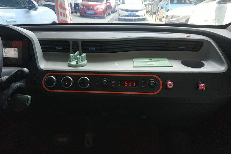 Used Wuling Hongguang MINIEV 2022 Easy Version Lithium Iron Phosphate Audio And AC Panel