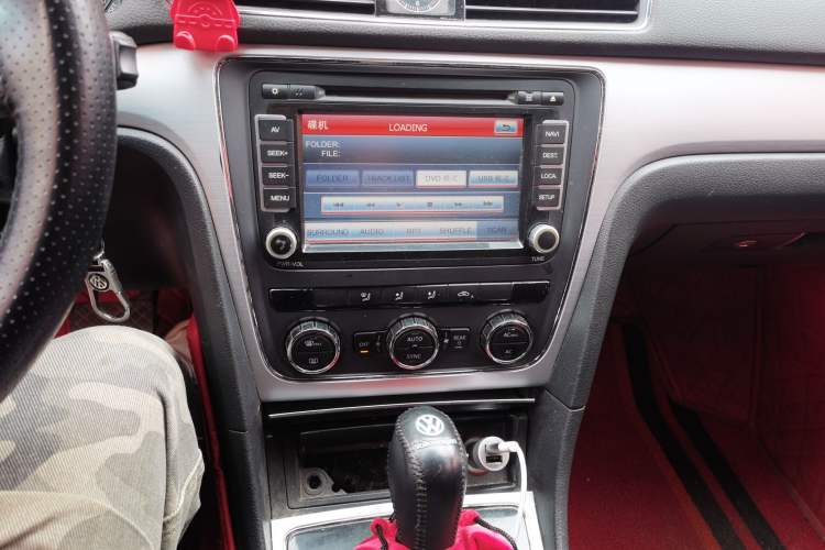 Used Volkswagen Passat 2011 1.8TSI Automatic Prestige Edition Audio And AC Panel