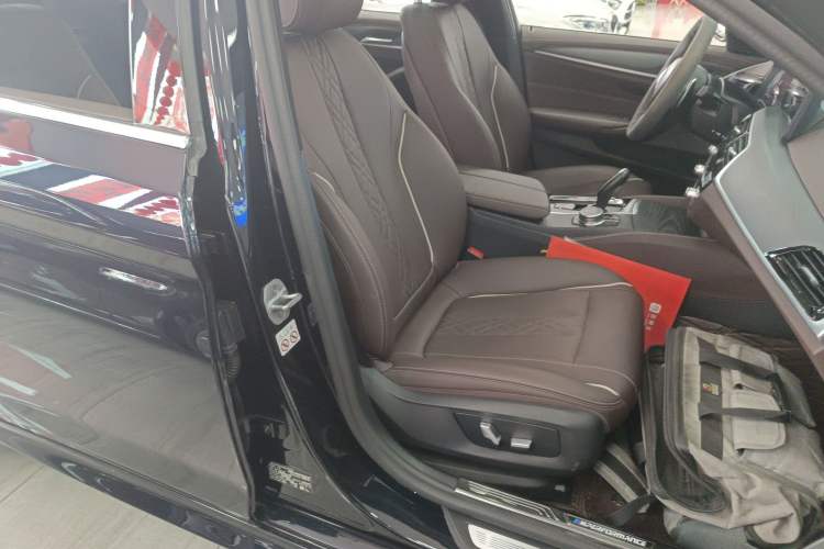 Used BMW 5 Series 2023 530Li Leading Model M Sport Package Right Front Seat