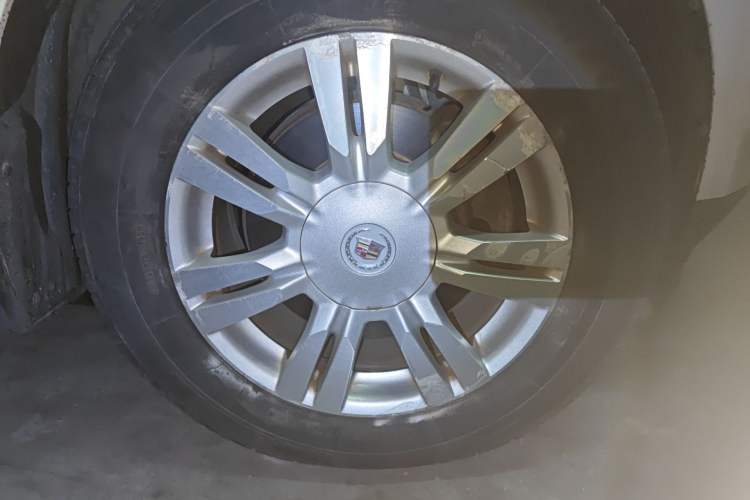 Used Cadillac SRX 2013 3.0L Flagship Model Right Front Wheel Hub