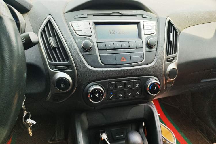 Used Hyundai ix35 2012 2.0L Automatic Two-Wheel Drive New Edition GL
