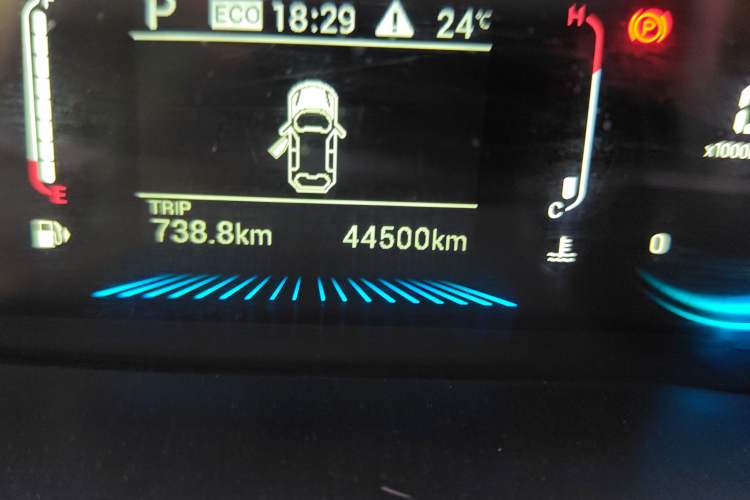 Used Soueast DX8S 2022 1.5T DCT Long-Range Version 5 Seats Odometer Close Up