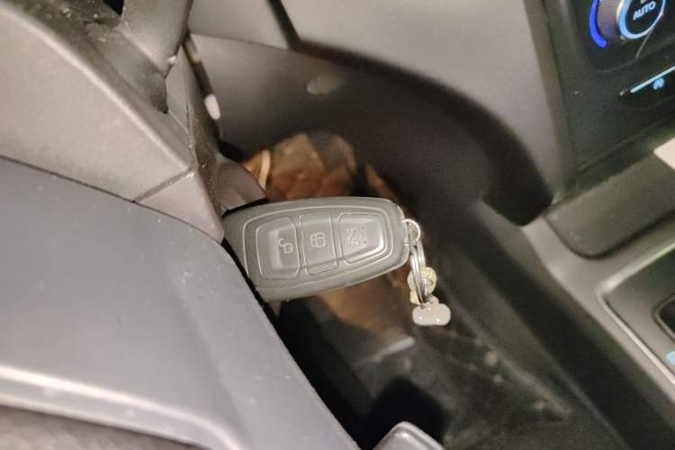 Used Ford Kuga 2017 EcoBoost 180 Two-Wheel-Drive Tiger Leap Model
