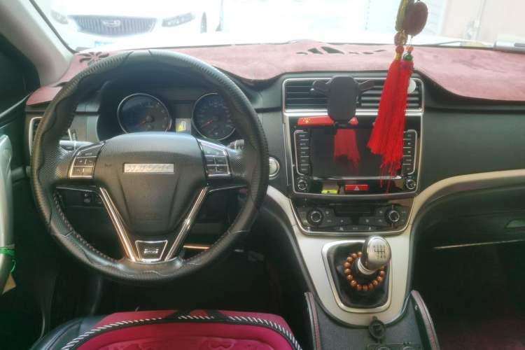 Used Haval M6 2019 1.5T Manual Two-Wheel Drive Elite Version China V Standard Center Console