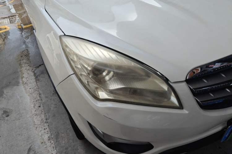 Used CHANGAN CS35 2014 1.6L Automatic Luxury Navigation Model China IV Standard
