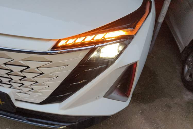 Used Oshan Z6 2023 Blue Whale 1.5T DCT Smart Luxury Model