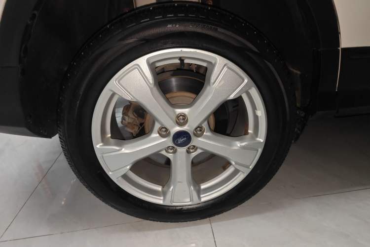 Used Ford Kuga 2017 EcoBoost 180 Two-Wheel-Drive Platinum Edition Right Rear Wheel Hub