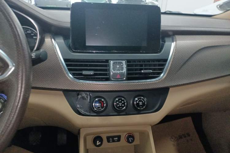 Used Baojun 730 2017 1.5T Manual Fashion Version 7 Seats China V Emission Standard
