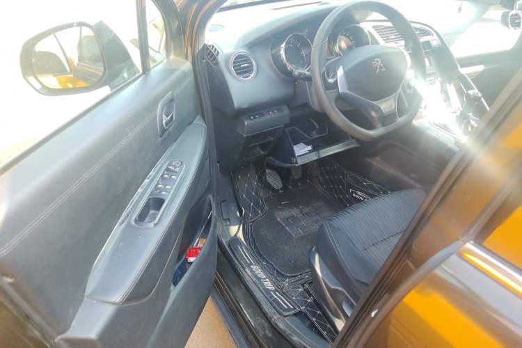 Used Peugeot 3008 2015 2.0L Manual Classic Edition
