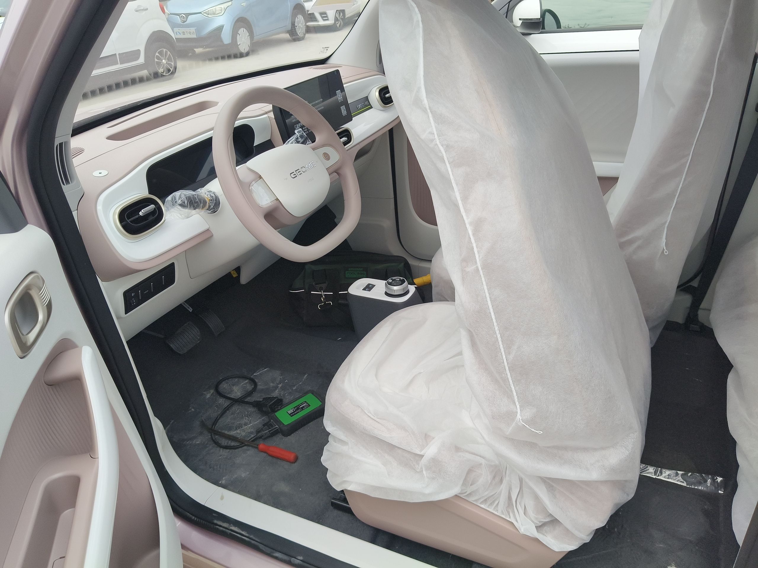 المقاعد الأمامية داخل السيارة