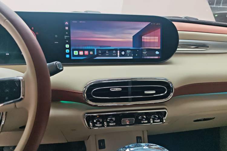 Used ORA Ballet Cat 2023 401 km Luxury Version Audio And AC Panel