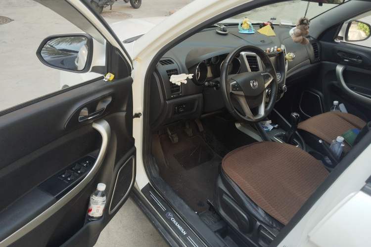 Used CHANGAN CS35 2014 1.6L Manual Luxury Model China IV Standard
