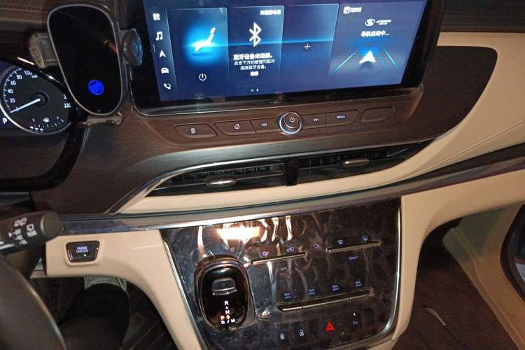 Used Buick GL8 2023 Land Executive Class 652T Smart Luxury Model
