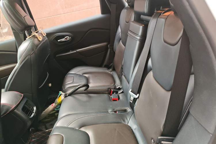 Used Jeep Cherokee 2016 2.4L Professional Smart Version