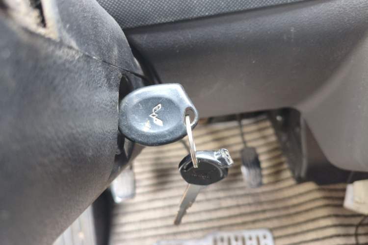 Used Wuling Rongguang 2011 1.2L Base Version
