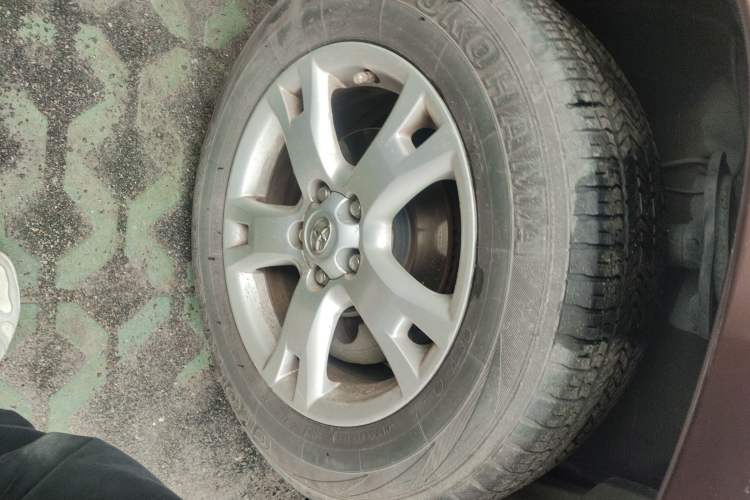 Used Toyota RAV4 2011 2.0L Automatic Luxury Edition Right Front Wheel Hub
