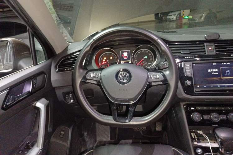 Used Volkswagen Tiguan L 2017 330TSI Automatic Two-Wheel Drive Flagship Edition Steering Wheel