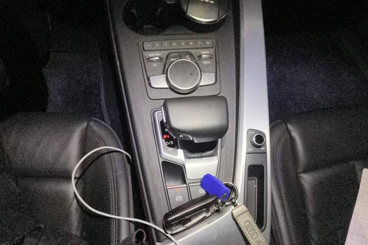 Used Audi A4L 2018 30th Anniversary Edition 40 TFSI Fashion Model
