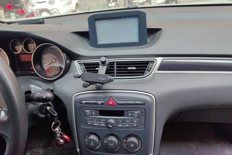 Used Peugeot 308 2014 Enjoy Edition Classic 1.6L Manual YouShang Model Audio And AC Panel