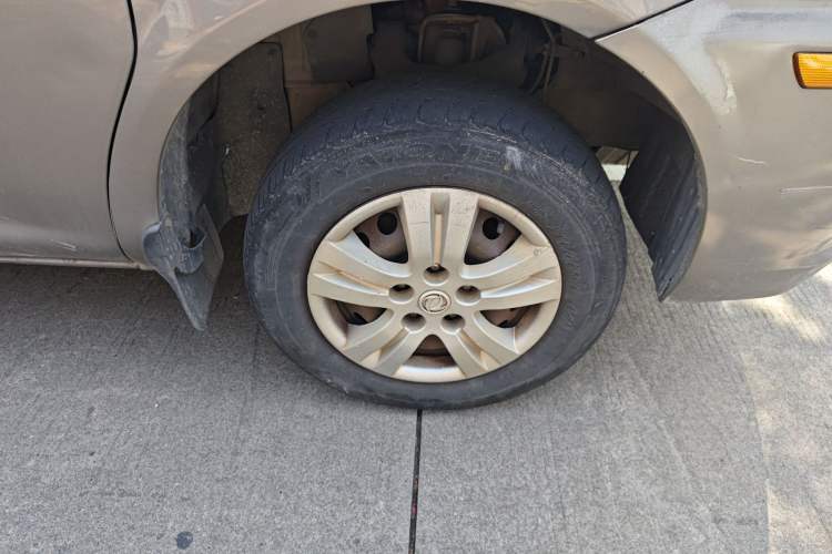 Used FORTHING Lingzhi 2013 M5 Q7 2.0L 7-Seater Long-Wheelbase Comfort Model
