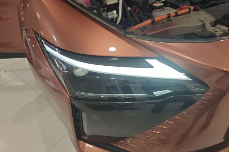 Used Lexus RZ 2023 450e All-Wheel Drive Luxury Edition Right Front Headlight