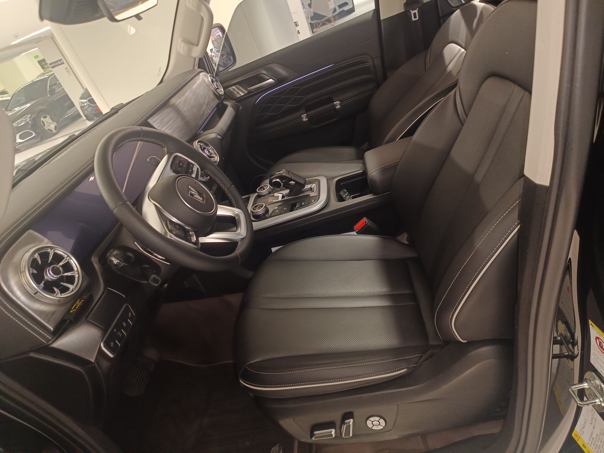 المقاعد الأمامية داخل السيارة