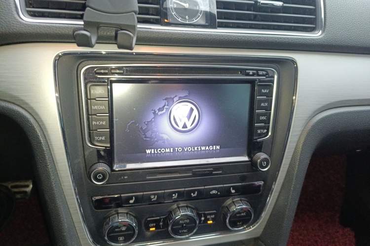 Used Volkswagen Passat 2013 1.8TSI DSG Prestige Edition Audio And AC Panel