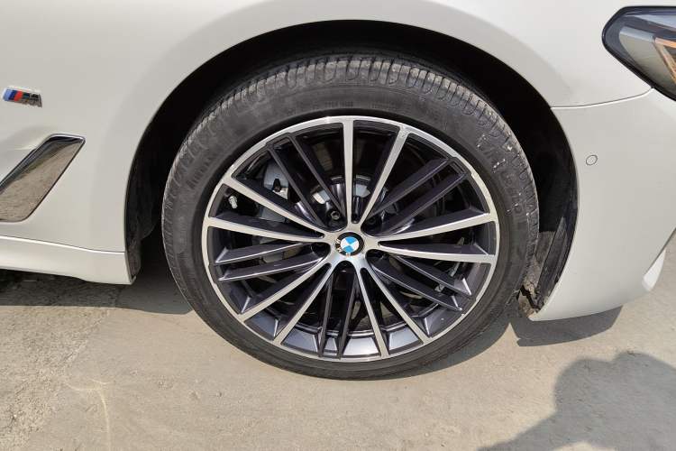 Used BMW 5 Series 2022 Second Facelift 530Li Leading Edition M Sport Package Exterior 4