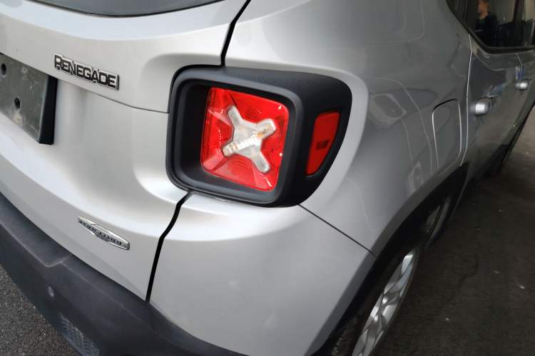 Used Jeep Renegade 2016 1.4T Automatic Jingneng Version+ Right Rear Taillight
