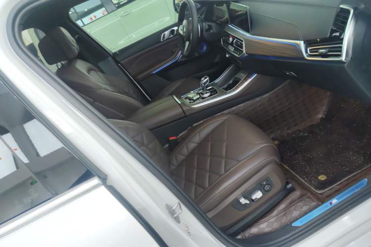 Used BMW X5 2022 xDrive 40Li Luxury Edition M Sport Package Right Front Seat