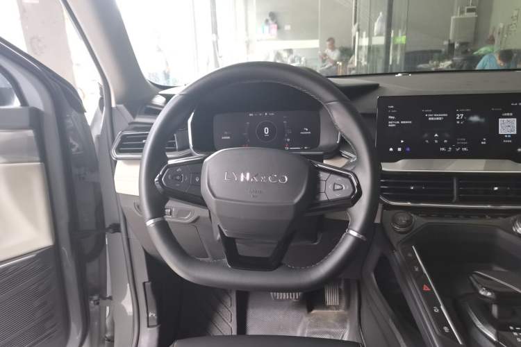 Used Lynk & Co 06 EM-P 2022 PHEV 84 km Range Pro Version