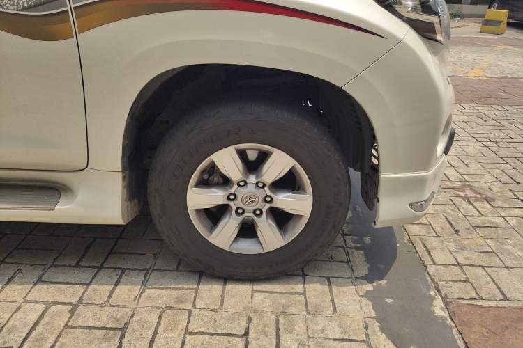 Used Toyota Prado  Right Front Wheel Hub