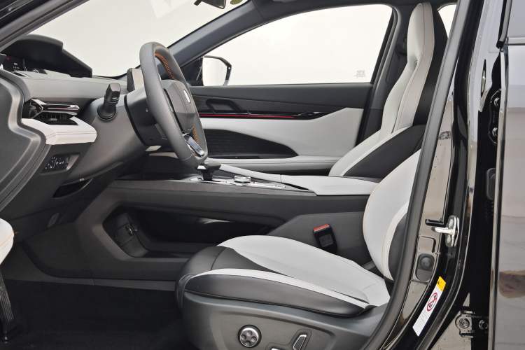 Used Changan UNI-V iDD 2024 Blue Whale Smart Electric iDD 136km Luxury Model
