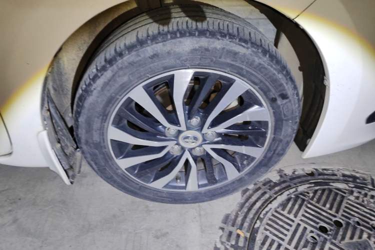 Used Toyota Corolla 2016 Dual-Engine 1.8L E-CVT Elite Edition Right Front Wheel Hub