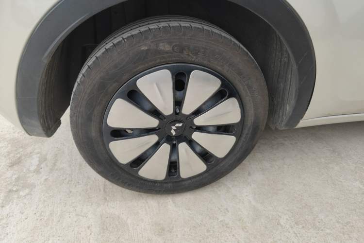 Used Wuling Bingo 2023 333 km Lingxi Connected Version Right Rear Wheel Hub