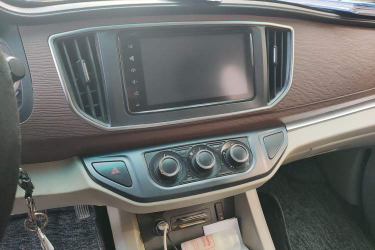 Used FORTHING Lingzhi 2018 M5L 1.6L 7-Seater Luxury Model