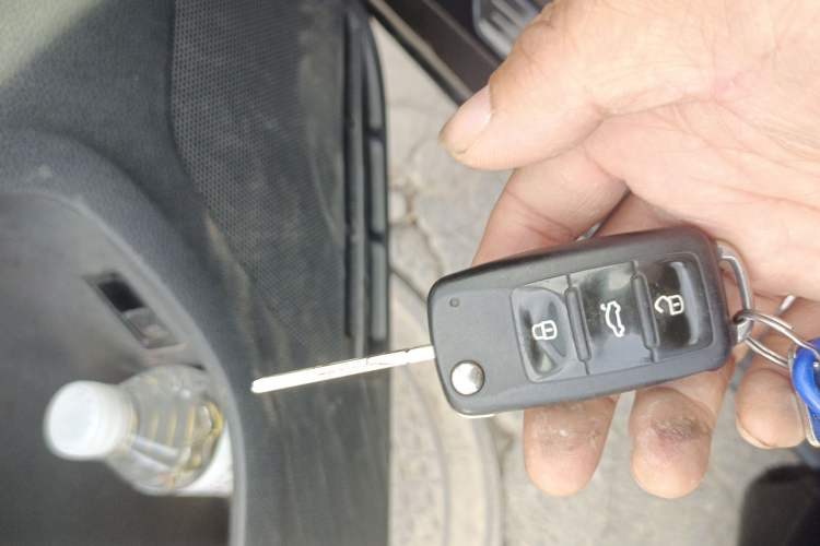 Used Volkswagen Sagitar 2014 1.6L Automatic Comfort Model Vehicle Key