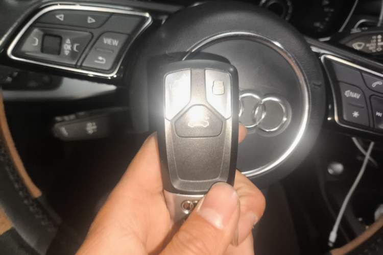 Used Audi A4L 2018 30th Anniversary Edition 40 TFSI Fashion Model
